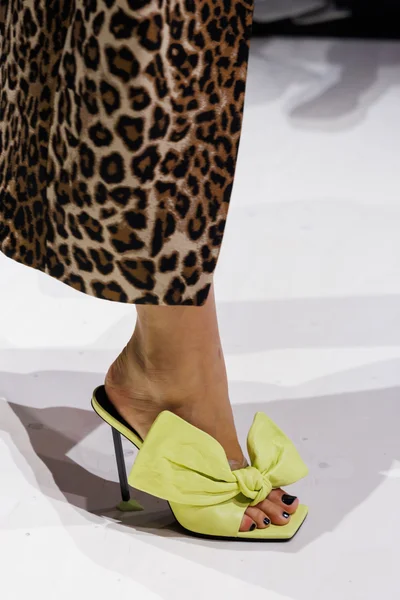 Look 60